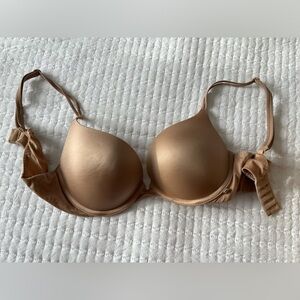 Victoria Secrets Very Sexy Push Up Bra Nude Sz 34B